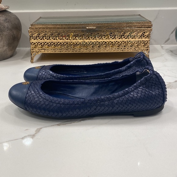 Tory Burch deep blue snakeskin embossed leather ballerina flats - 5M - Picture 7 of 16